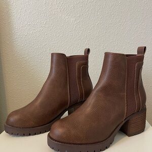 MIA Chelsea boot SIZE 8- brown